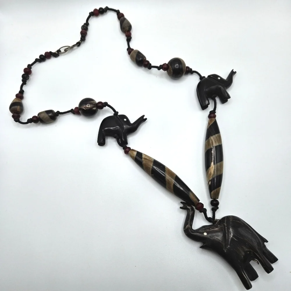 VINTAGE Resin Elephant Beaded Chunky Statement Necklace Made in India Safari